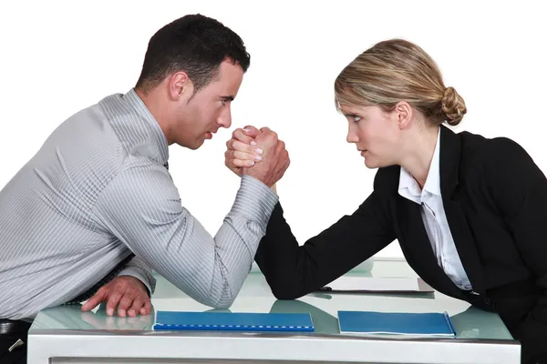 Arm wrestling between male and female colleagues — Stock Photo, Image