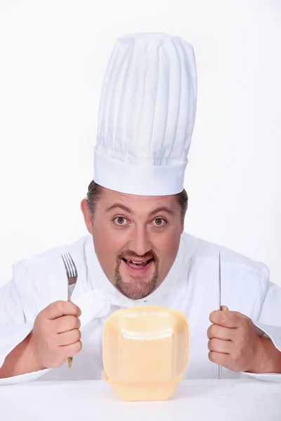 Chef eating hamburger — Stock Photo, Image