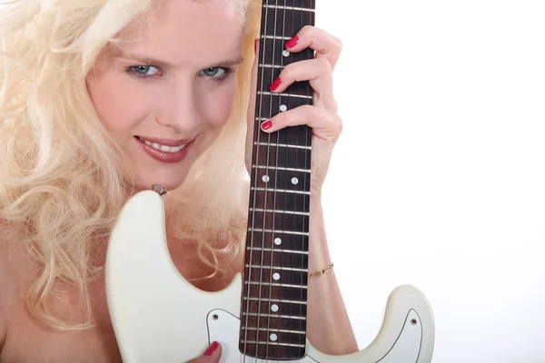 Donna con la sua chitarra — Foto Stock