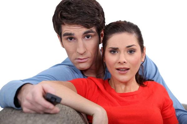 Par som tittar på tv — Stockfoto