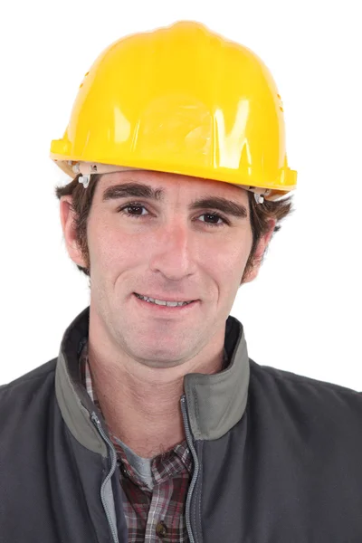 Retrato de um trabalhador com capacete amarelo — Fotografia de Stock