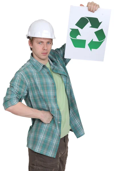 Een bouwvakker bevordering van recycling. — Stockfoto