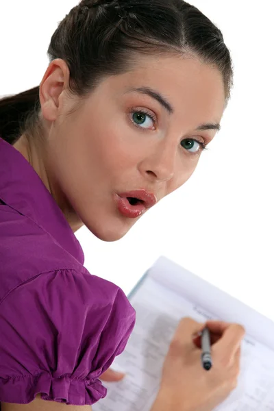 Woman writing on a clipboard — Stock Photo, Image