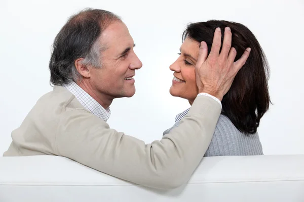 Homem acariciando sua esposa — Fotografia de Stock