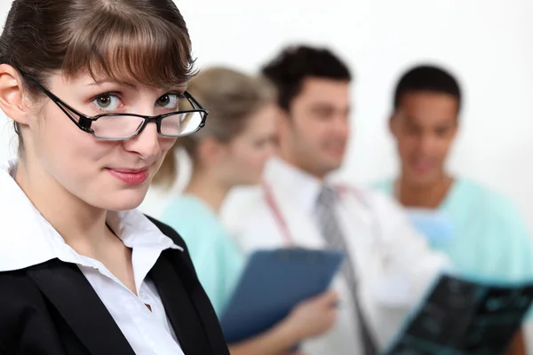 Frau mit Brille — Stockfoto