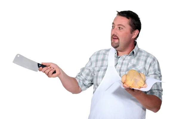 Homem com frango e faca — Fotografia de Stock