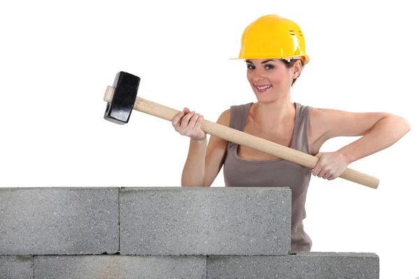 Woman with a sledge hammer — Stock Photo, Image