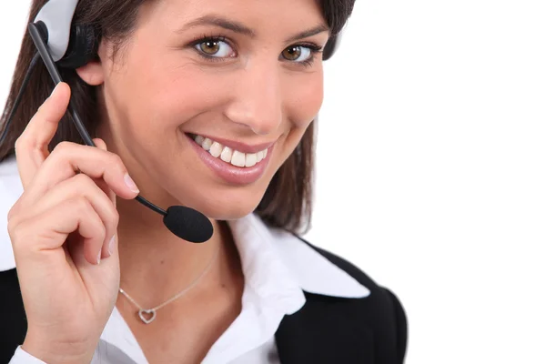 Mulher sorridente com fone de ouvido — Fotografia de Stock