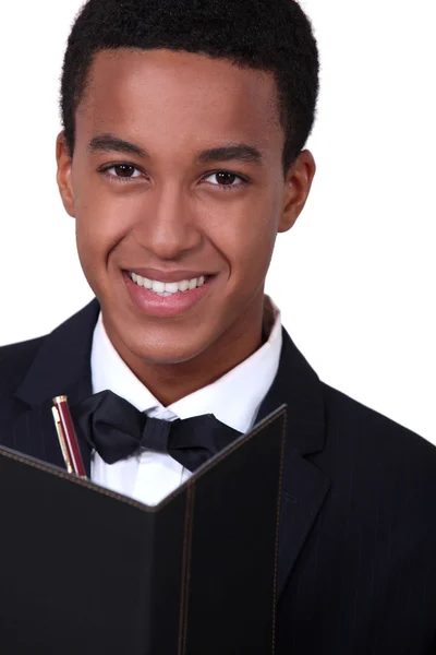 Joven mesero metis escribiendo notas — Foto de Stock