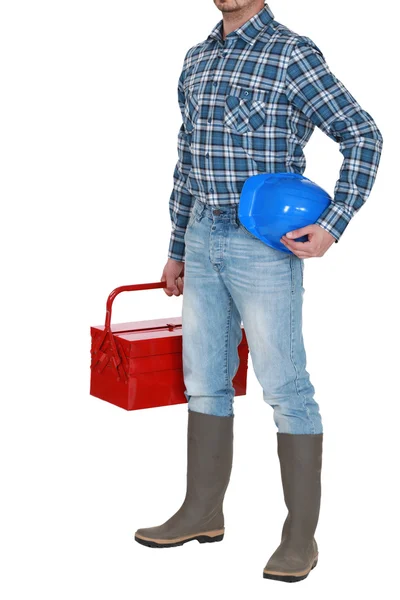 Ambachtsman permanent met toolbox en veiligheid helm — Stockfoto