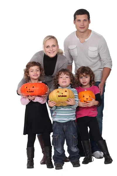 Rodina s halloween jack-o — Stock fotografie