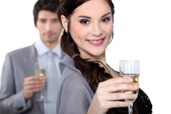 Couple avec verres à champagne — Photo