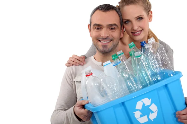 Couple recycling — Stock Photo, Image