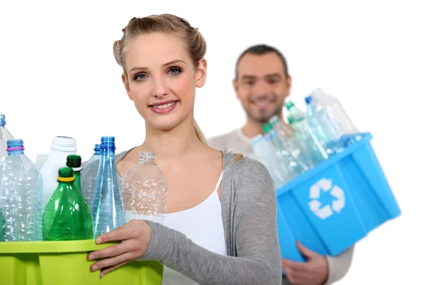 Couple recycling plastic bottles — Stock Photo, Image