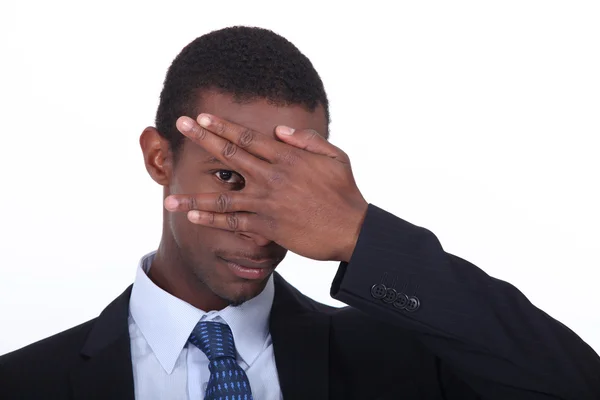 Geschäftsmann verdeckt Gesicht mit der Hand — Stockfoto