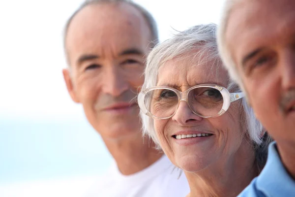 Senioren poseren — Stockfoto