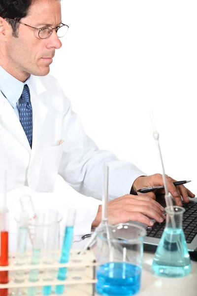 Man in the laboratory — Stock Photo, Image