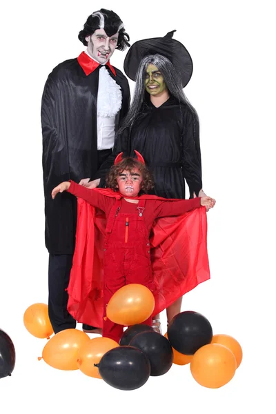 Pais e criança celebrando o Halloween — Fotografia de Stock