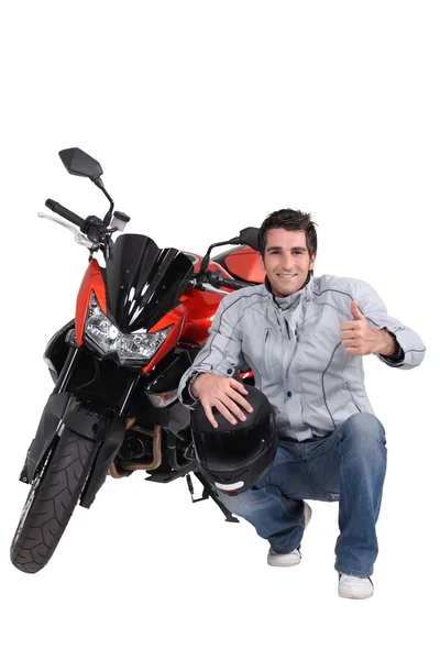 Hombre con moto y casco — Foto de Stock