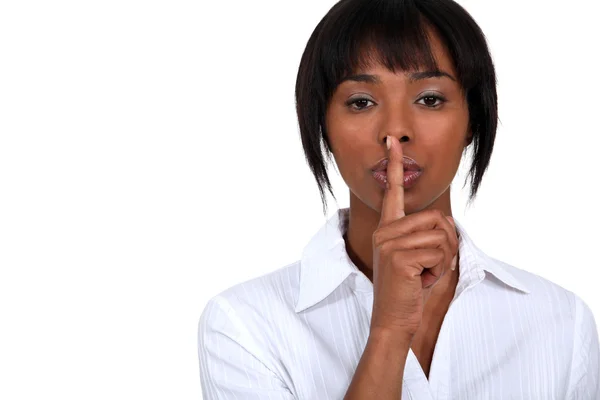 Mujer afroamericana callándose . —  Fotos de Stock