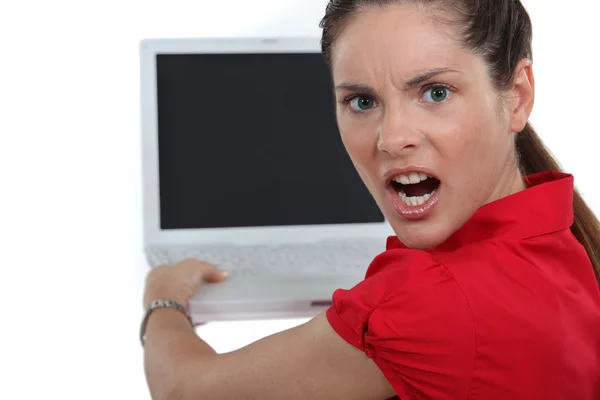 Woman angry with her laptop — Stock Photo, Image