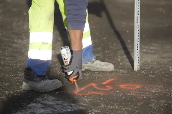 Byggnaden spray måla golvet — Stockfoto