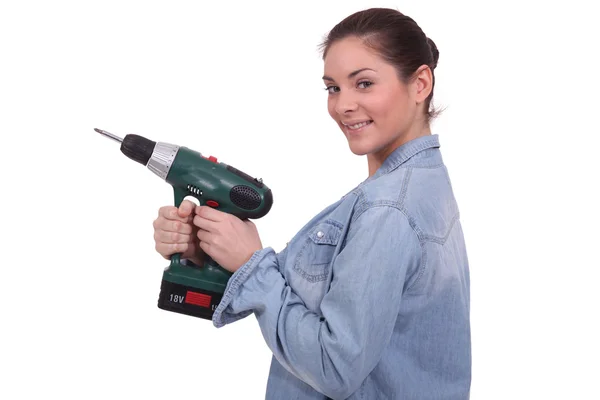 Mulher segurando uma chave de fenda elétrica — Fotografia de Stock