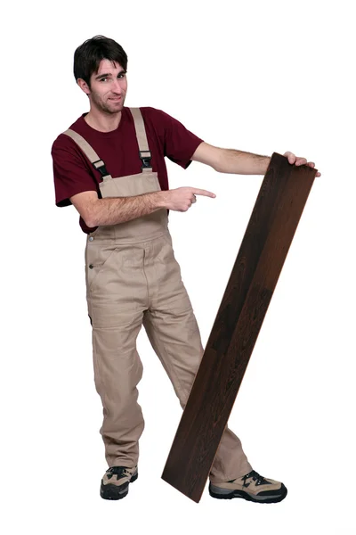 Człowiek wskazującego deski podłogowe — Zdjęcie stockowe