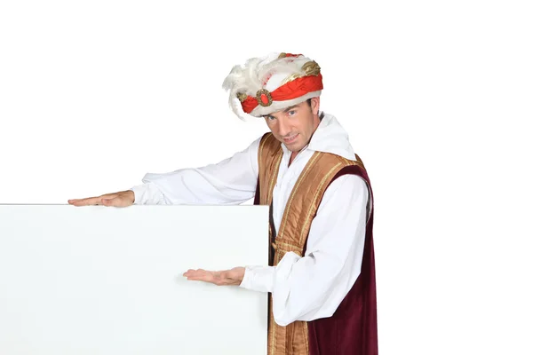 Homem em Sultan Fantasia Vestido Fantasia com placa em branco — Fotografia de Stock