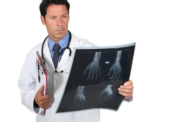 Doctor examining x-ray image — Stock Photo, Image