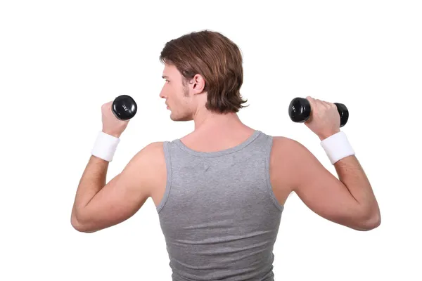 Man aan het trainen met halters — Stockfoto