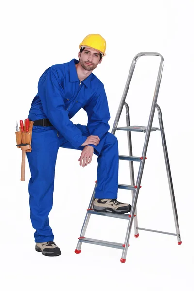 Handyman stood casually with ladder — Stock Photo, Image