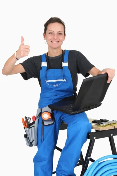 Female plumber with thumbs up — Stock Photo, Image