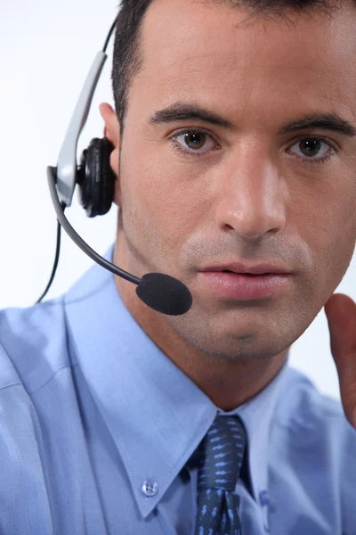 Manliga callcenter arbetare — Stockfoto