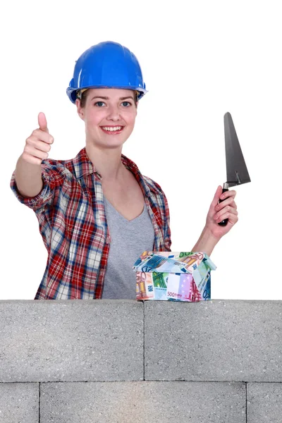 Portret wysokiej porywający kobiece murarz kciuk — Zdjęcie stockowe