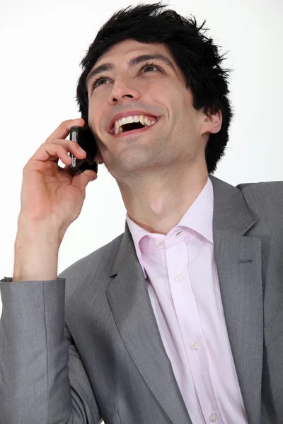 Hombre riendo en el teléfono — Foto de Stock