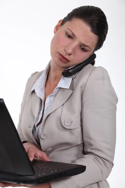 Vrouw multitasking — Stockfoto