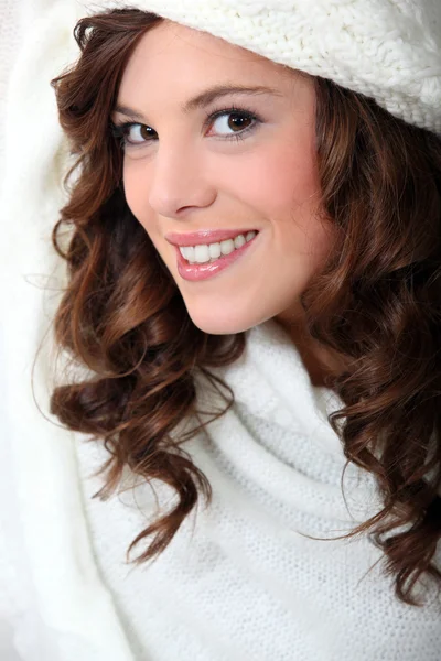 Brunette klaar voor de winter — Stockfoto