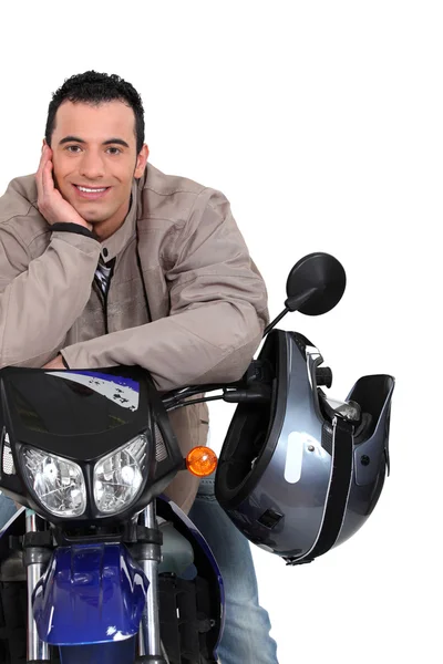 Άνθρωπος με την μοτοσικλέτα του — Φωτογραφία Αρχείου