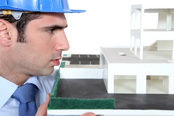 Architect examining model — Stock Photo, Image