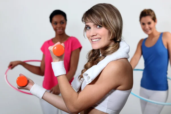 Mujeres en el gimnasio —  Fotos de Stock