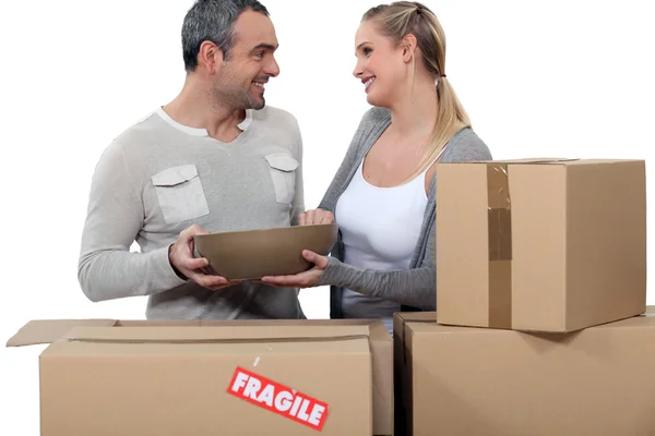 Couple moving in to new home — Stock Photo, Image