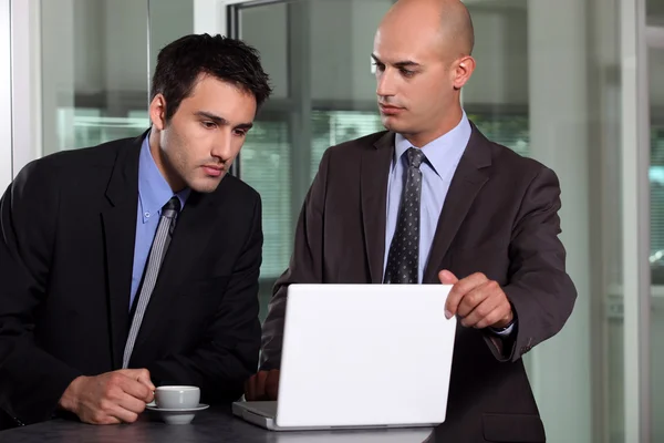 Empresario teniendo un momento difícil — Foto de Stock