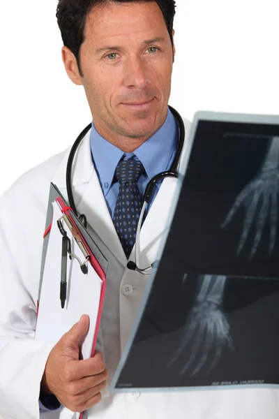 Male doctor examining x-ray — Stock Photo, Image