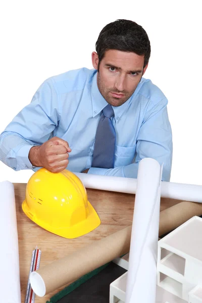 Arquiteto com o punho em um chapéu duro — Fotografia de Stock