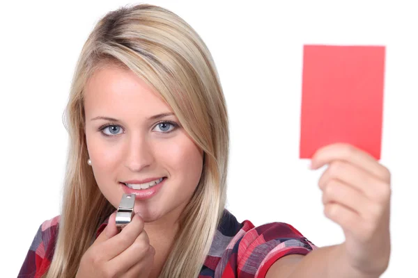 Mulher segurando um cartão vermelho — Fotografia de Stock