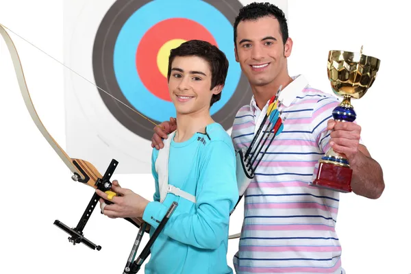 Father and son trophy and bow — Stock Photo, Image