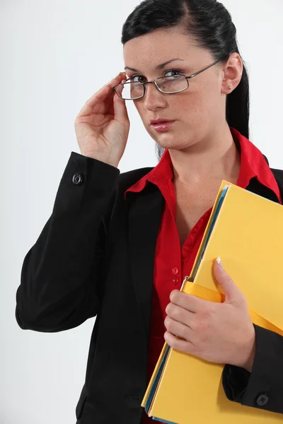 Vrouw met office-bestanden — Stockfoto