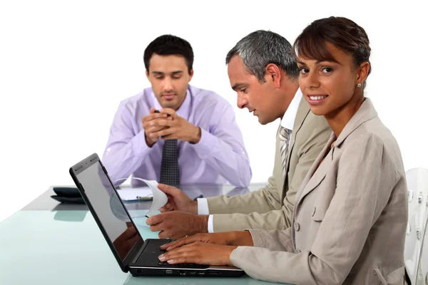 Geschäftsteam bei der Arbeit — Stockfoto