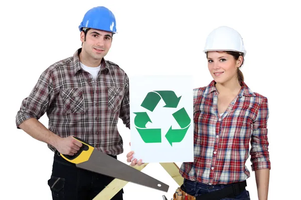 Man and woman stood with saw — Stock Photo, Image